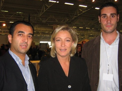 Marine le Pen et deux membres de la Falange