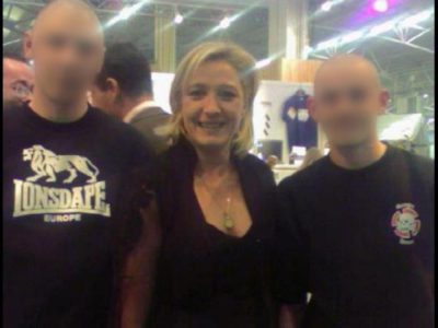 Marine le Pen avec deux hooligans