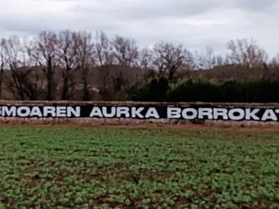 photo graffiti antifasciste à Larressore